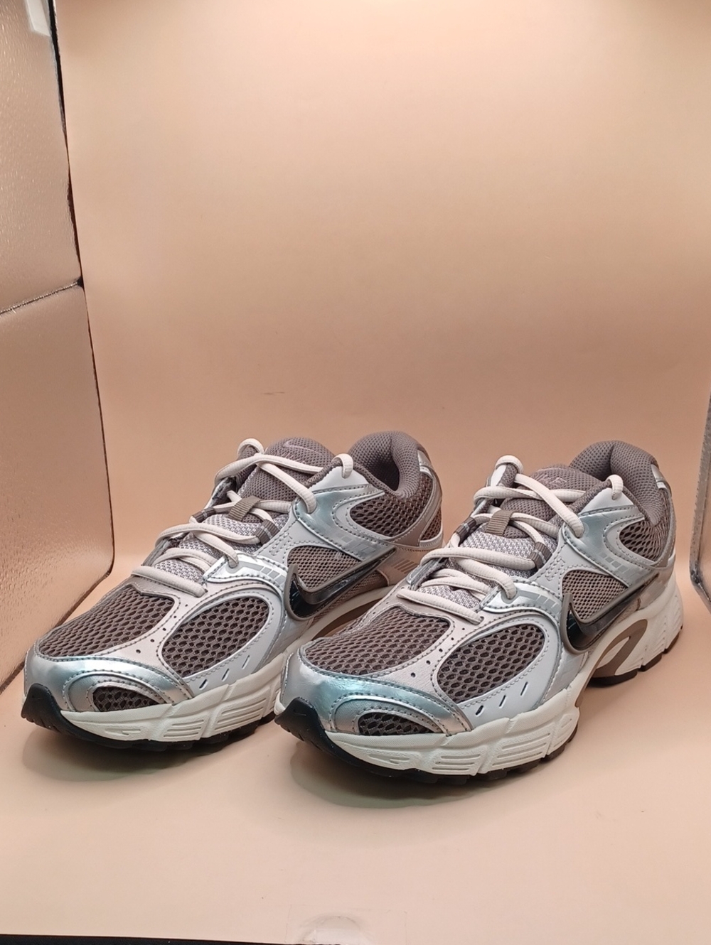 Nike V5 RNR Sneaker-Cave Stone Men Size 7.5 US HJ5228-200